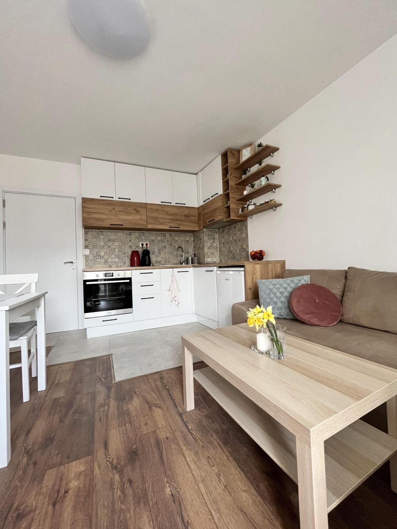 Central Cosy, Fully Renovated 2Bd Near The Cathedral Varna Bagian luar foto