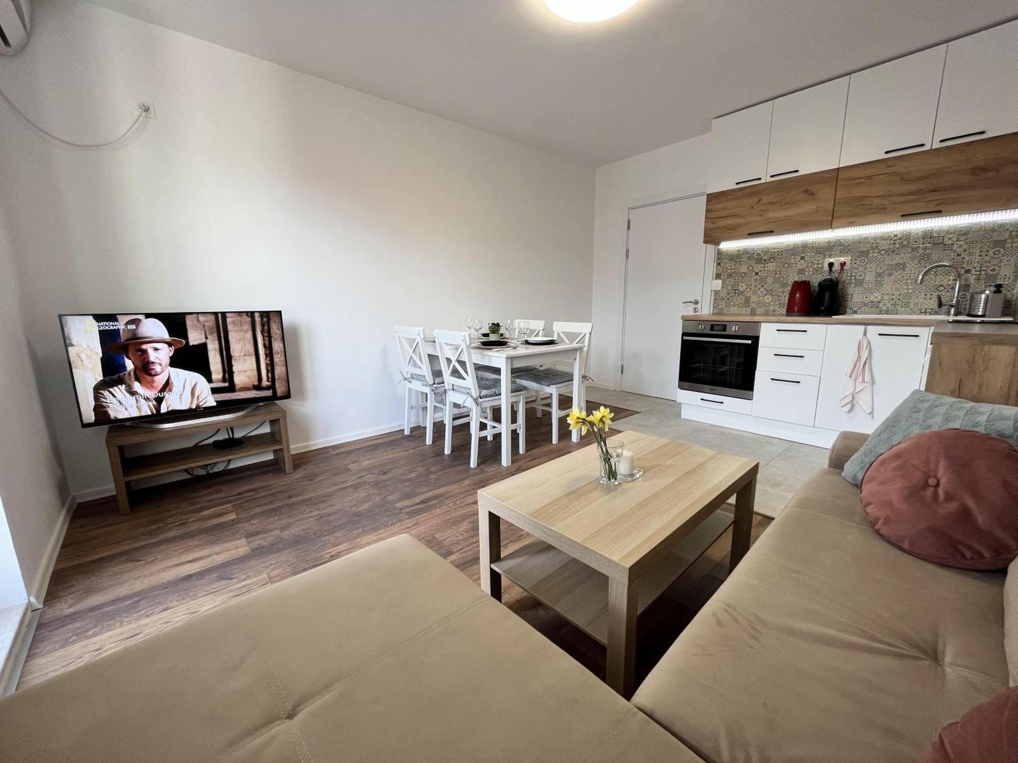 Central Cosy, Fully Renovated 2Bd Near The Cathedral Varna Bagian luar foto