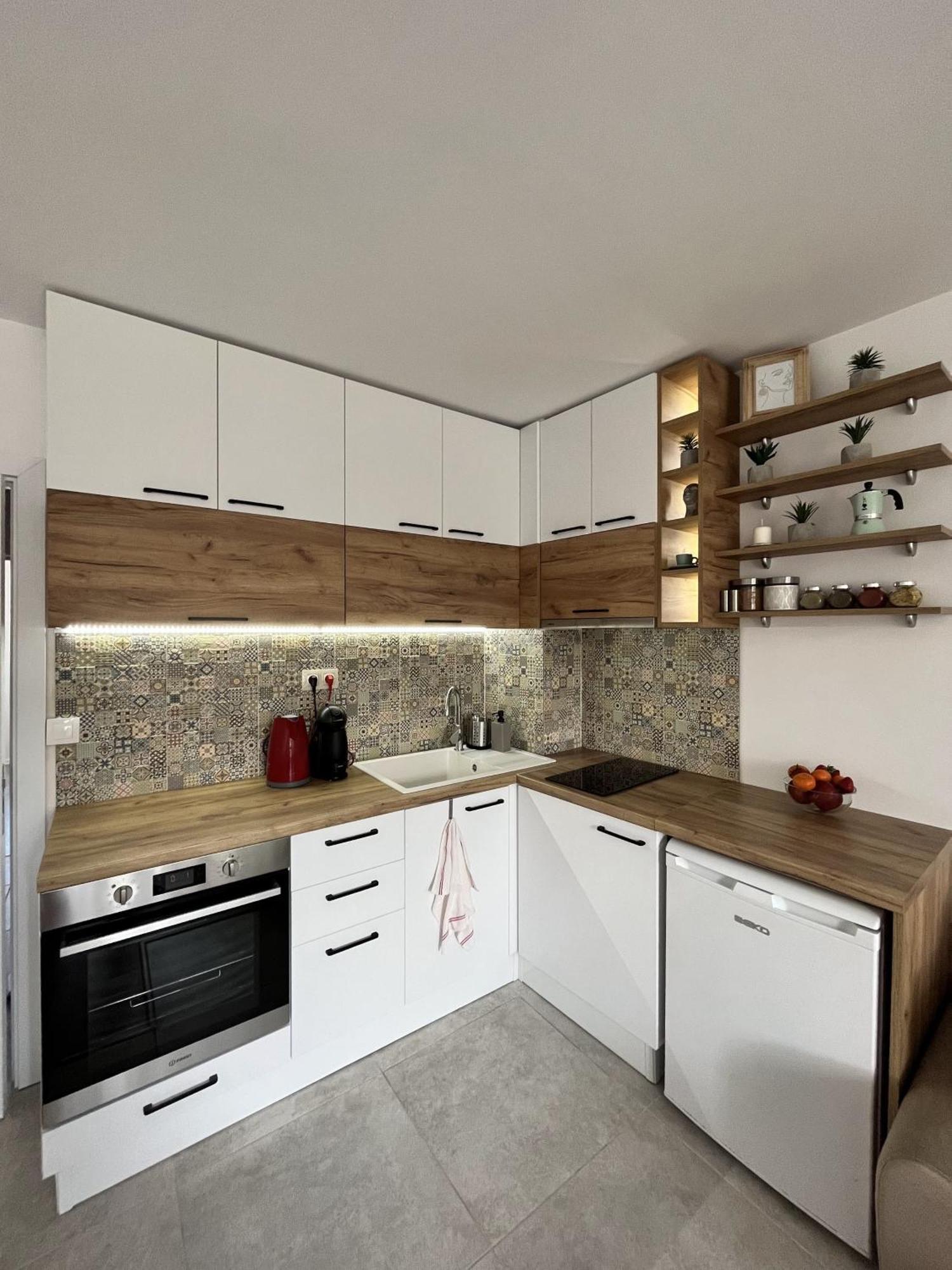 Central Cosy, Fully Renovated 2Bd Near The Cathedral Varna Bagian luar foto