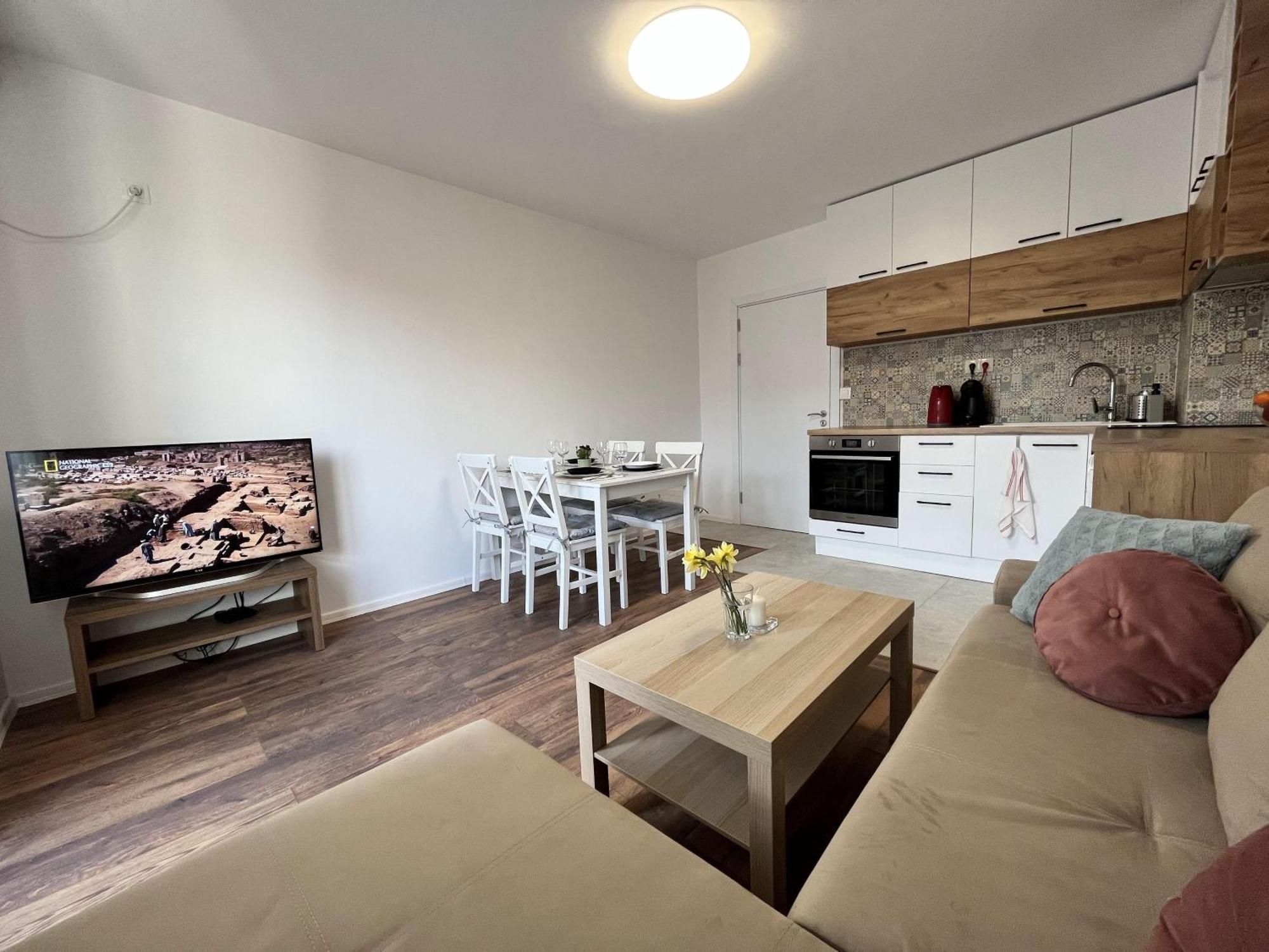 Central Cosy, Fully Renovated 2Bd Near The Cathedral Varna Bagian luar foto
