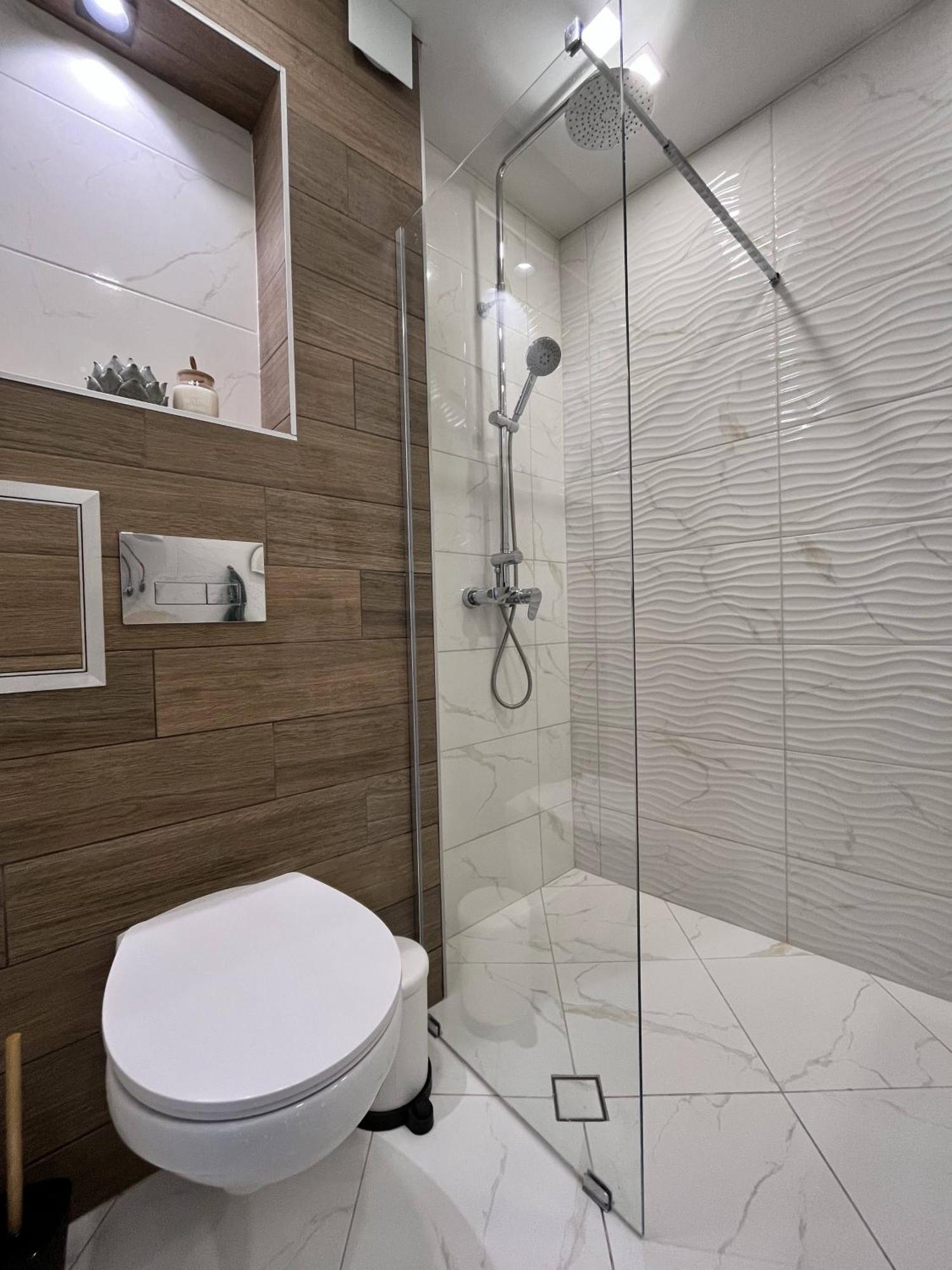 Central Cosy, Fully Renovated 2Bd Near The Cathedral Varna Bagian luar foto