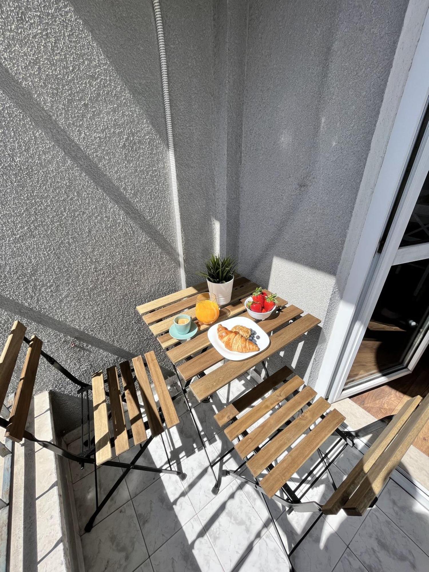 Central Cosy, Fully Renovated 2Bd Near The Cathedral Varna Bagian luar foto